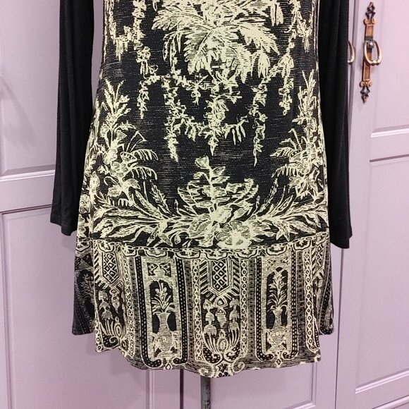 Vanilla Sugar Brand, Black and Tan Patterned, size M - L - Picture 2 of 5